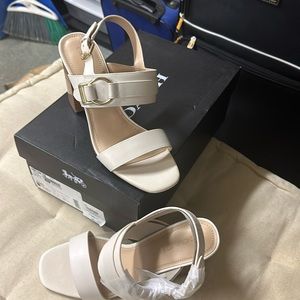 Ivory Coach Sandel, Brand New